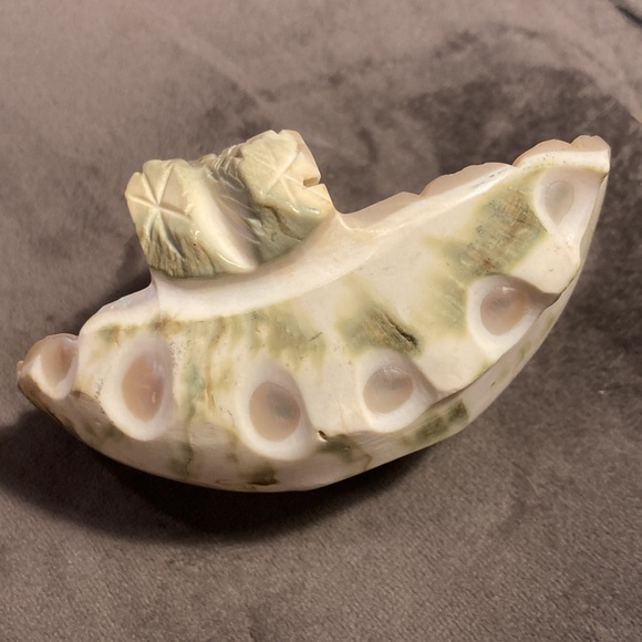 Antique Carved Green Turbo Shell Basket - Picture 8 of 9